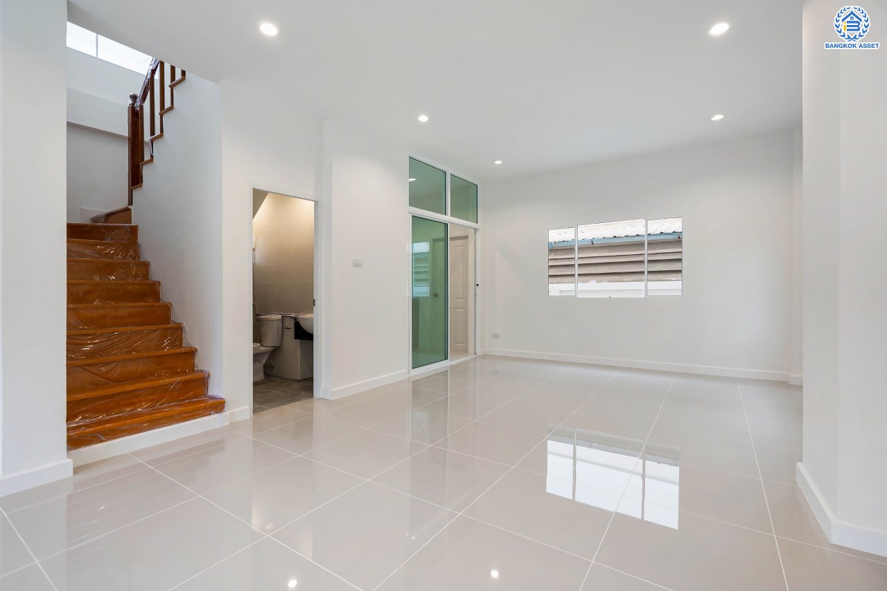 บ้านมือสองตกแต่งใหม่ โครงการ ลลิลอินเดอะพาร์ค บางใหญ่ บ้านแฝดฟังก์ชันบ้านเดี่ยว เนื้อที่ 39.9 ตร.ว. ฟังก์ชัน 3 ห้องนอน 2 ห้องน้ำ 1 ที่จอดรถ บนทำเลเดินทางสะดวก ใกล้เซ็นทรัลเวสต์เกต ทางด่วน "กาญจนาภิเษก และรถไฟฟ้าสายสีม่วง "สถานีตลาดบางใหญ่"